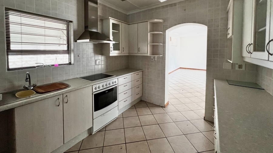 To Let 3 Bedroom Property for Rent in Lionviham Western Cape